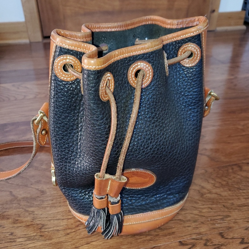 💥SALE💥Dooney and Bourke Authentic  Bucket